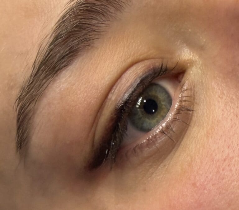 Contour des yeux